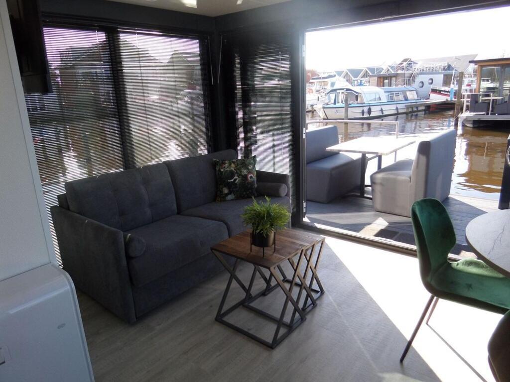 Modern Houseboat With Air Conditioning Located In Marina Uitgeest Esterno foto