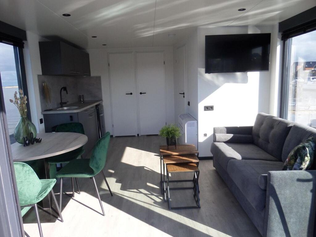 Modern Houseboat With Air Conditioning Located In Marina Uitgeest Esterno foto