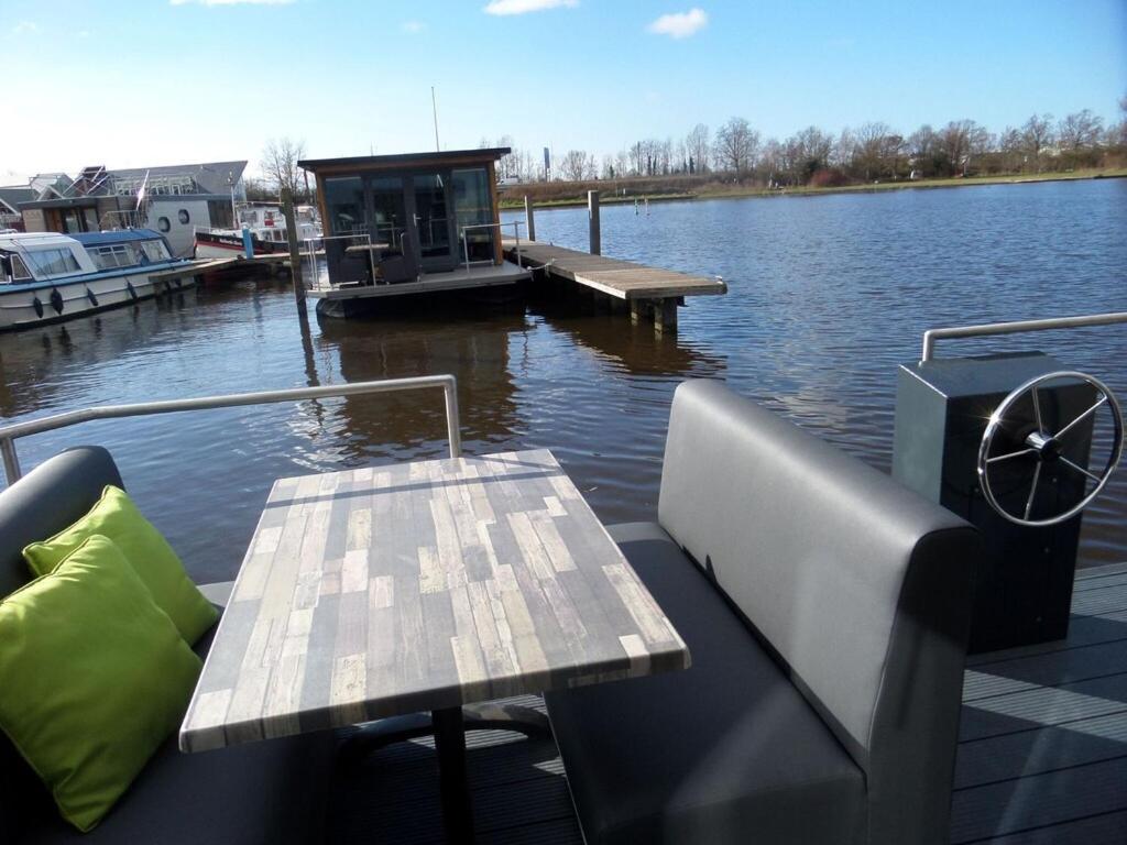 Modern Houseboat With Air Conditioning Located In Marina Uitgeest Esterno foto