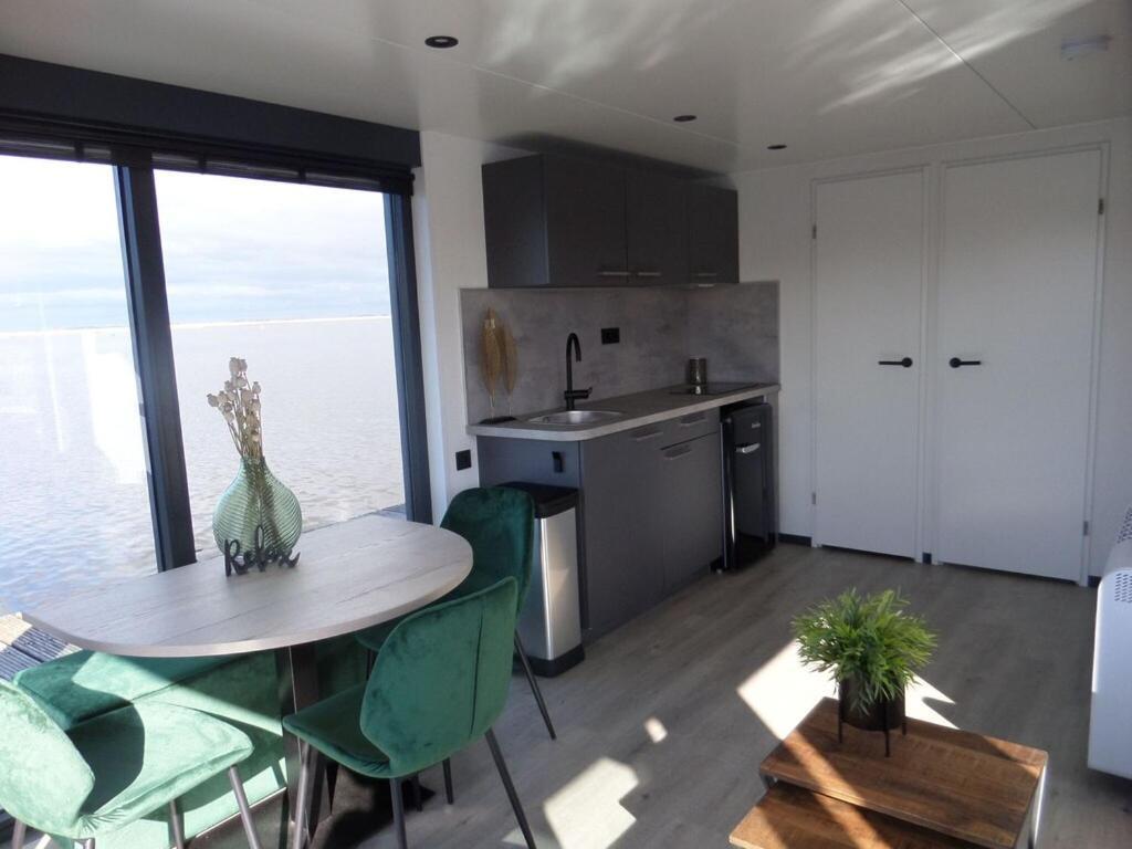 Modern Houseboat With Air Conditioning Located In Marina Uitgeest Esterno foto